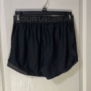 Under Armour Black Athletic Shorts Moisture-Wicking Relaxed Fit